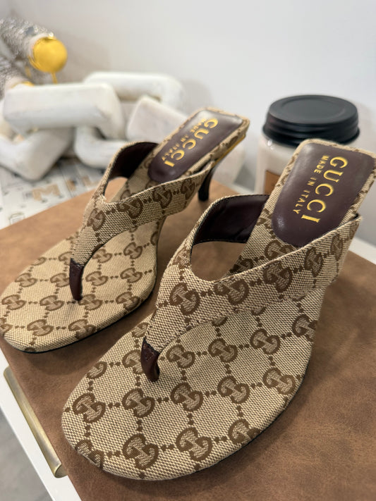 Gucci Vittoria Thong Sandals
