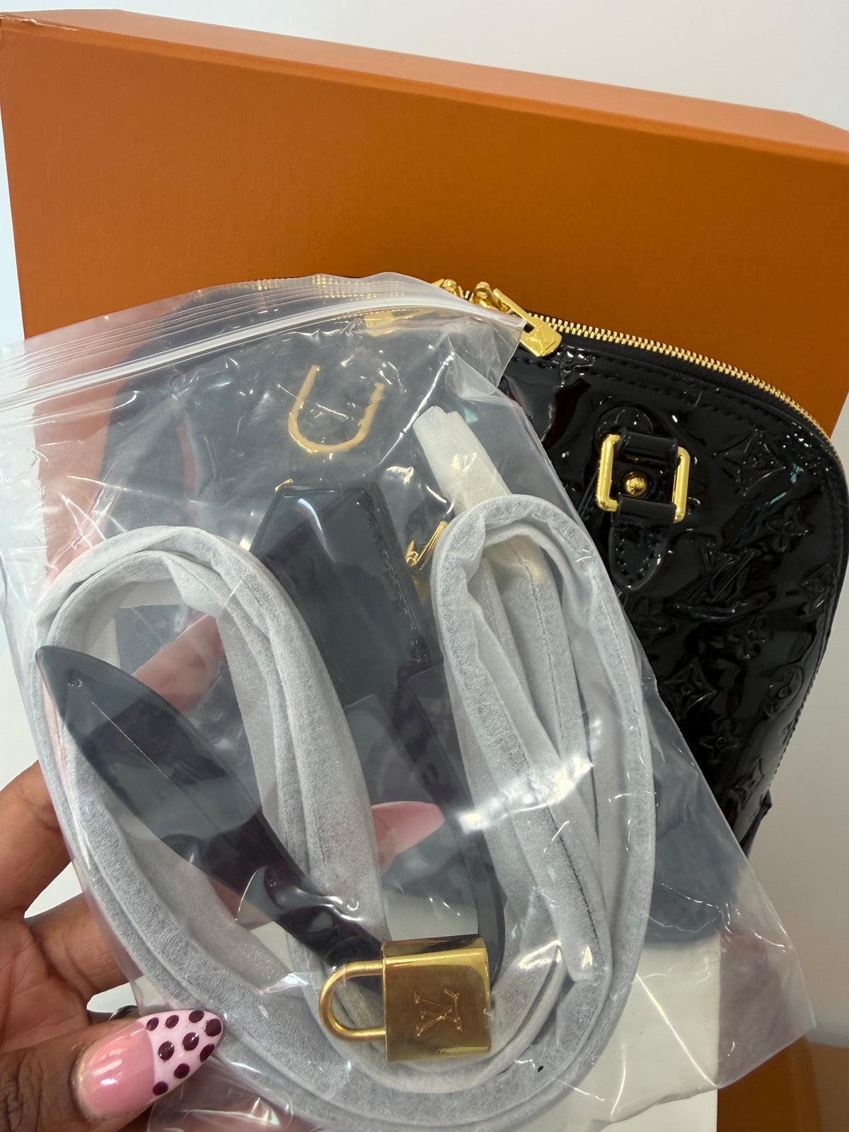 LOUIS VUITTON Vernis Alma PM Noir Magnetique (Black)