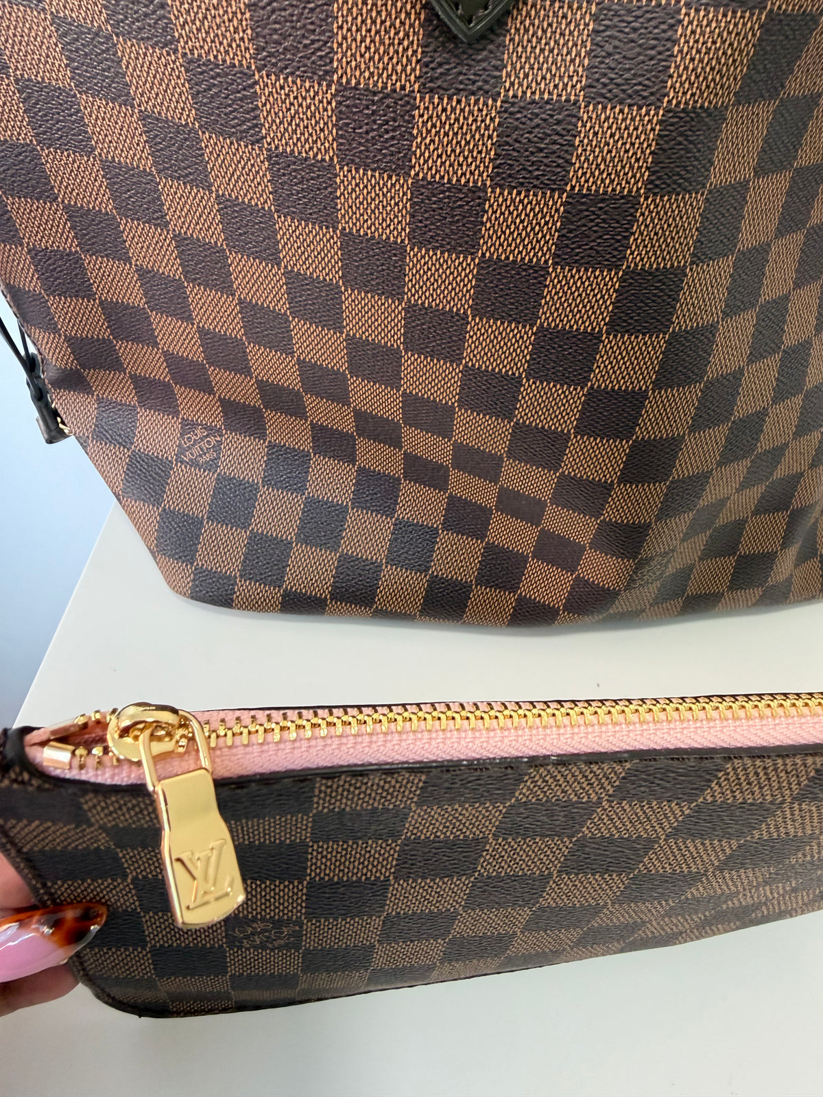LOUIS VUITTON Neverfull MM (Pink)