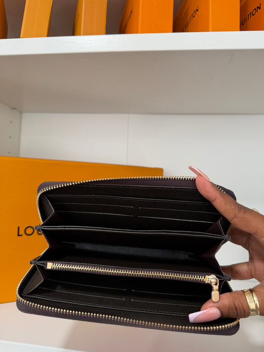 LOUIS VUITTON Zippy Wallet