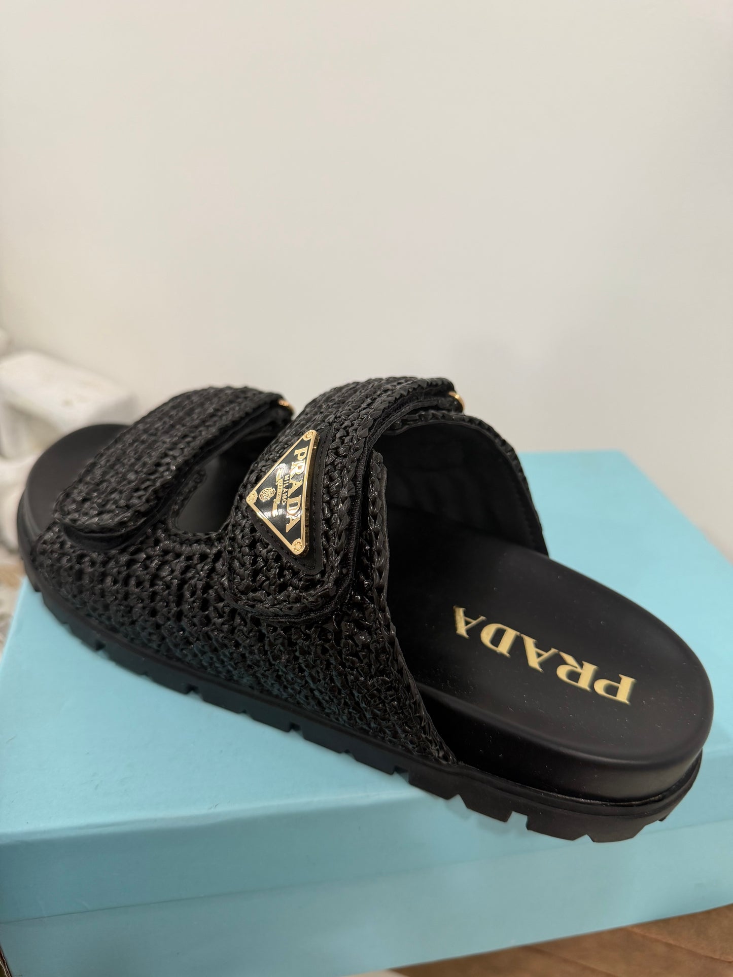 P001 (Black)