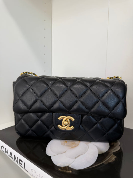 CHANEL Quilted Tote (Black)