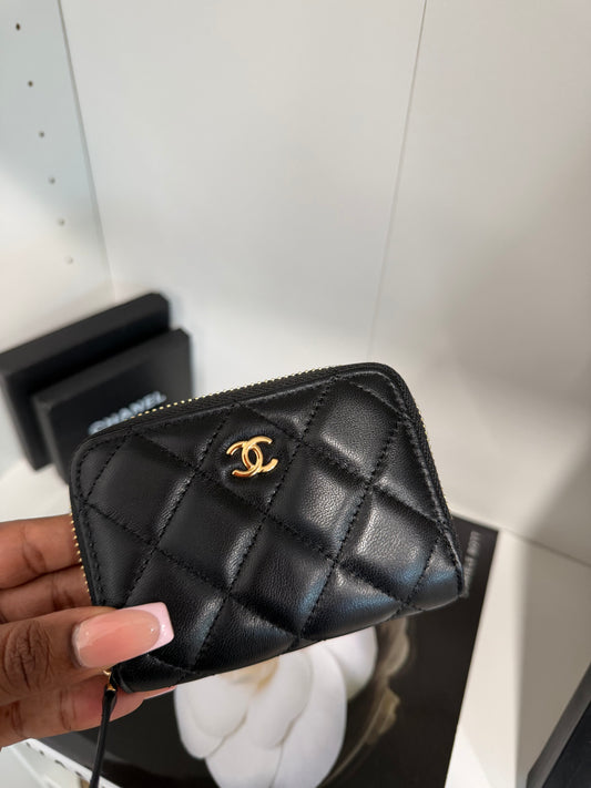 CHANEL Quilted Zip Wallet (black/gold)