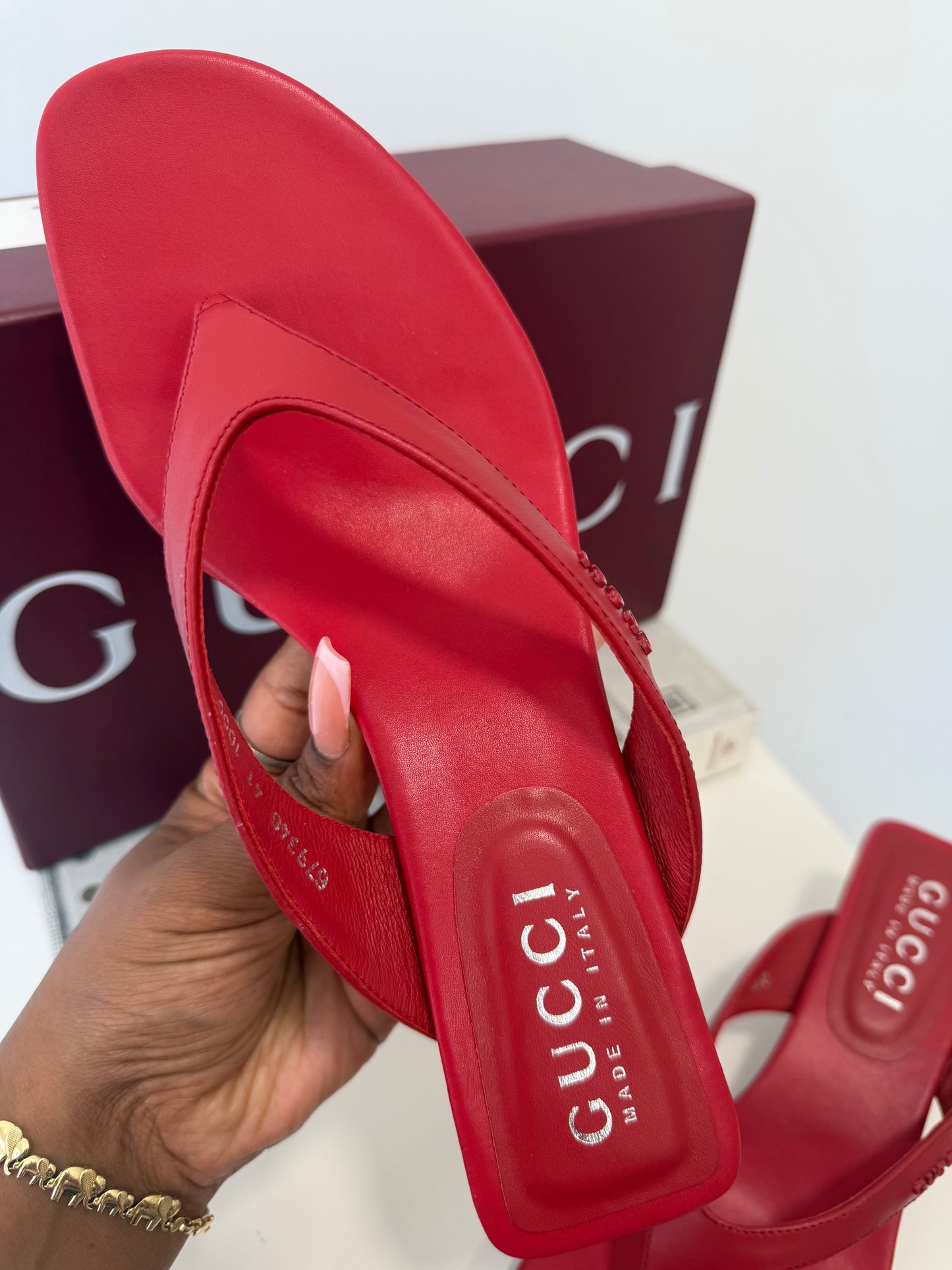 GUCCI Vittoria thong sandal