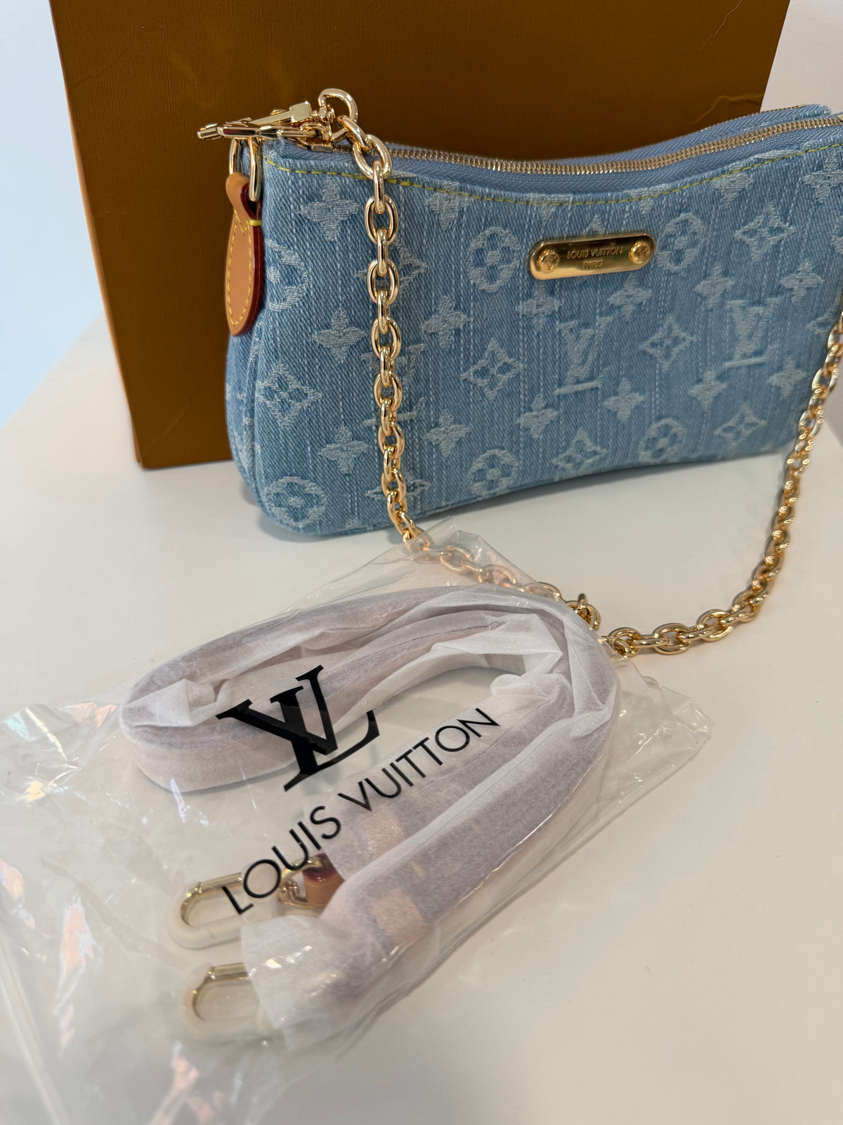 LOUIS VUITTON Pochette Liv (Denim)