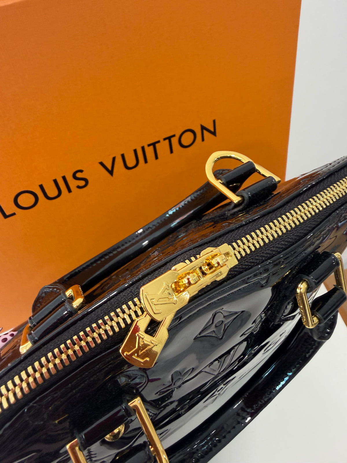 LOUIS VUITTON Vernis Alma PM Noir Magnetique (Black)