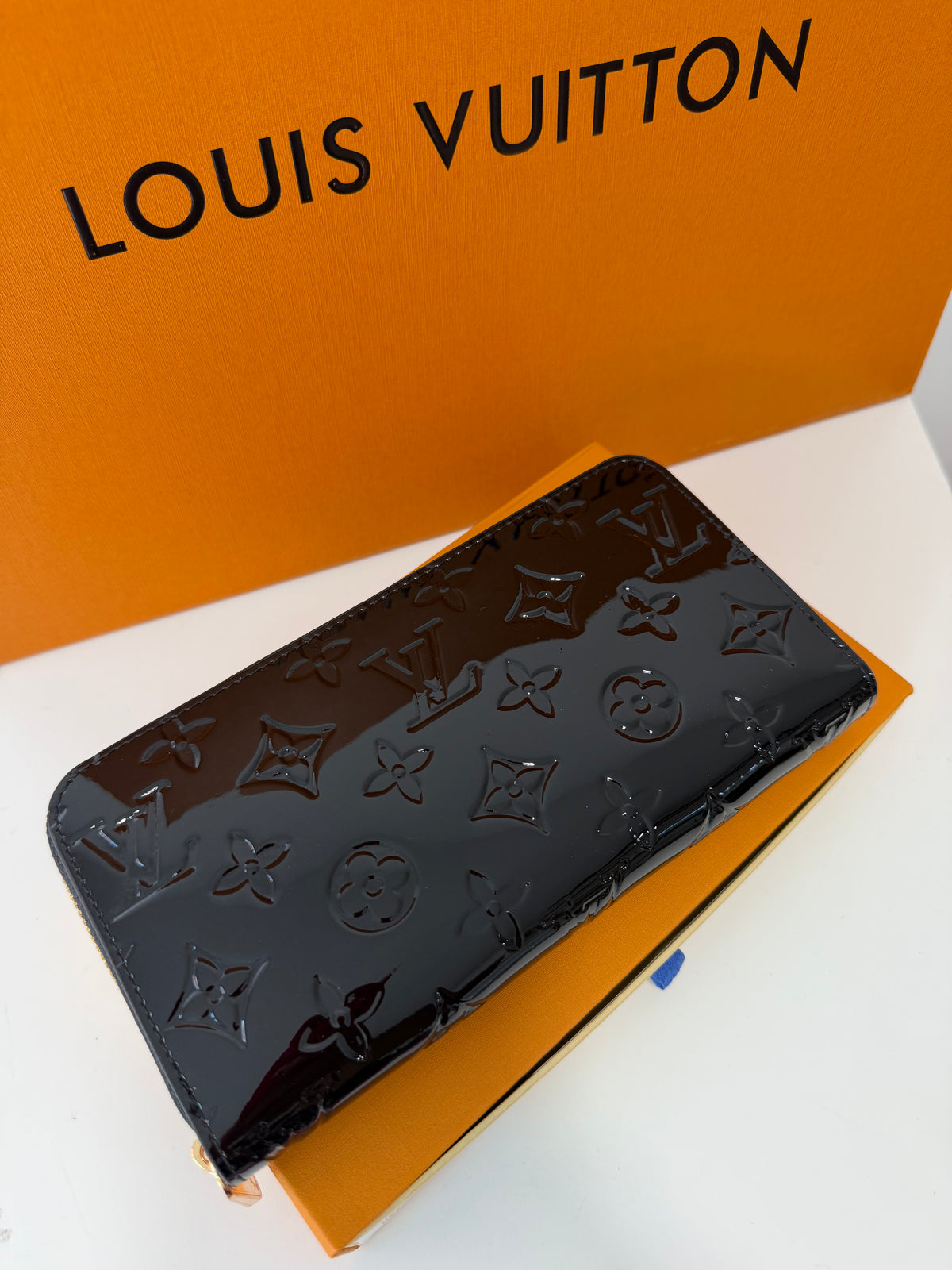 LOUIS VUITTON Zippy Wallet Vernis Noir (Black)