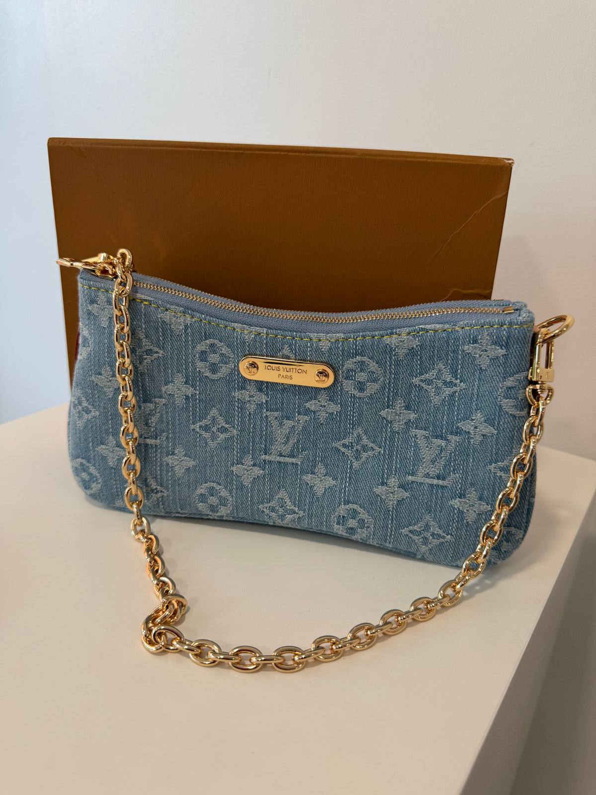 LOUIS VUITTON Pochette Liv (Denim)