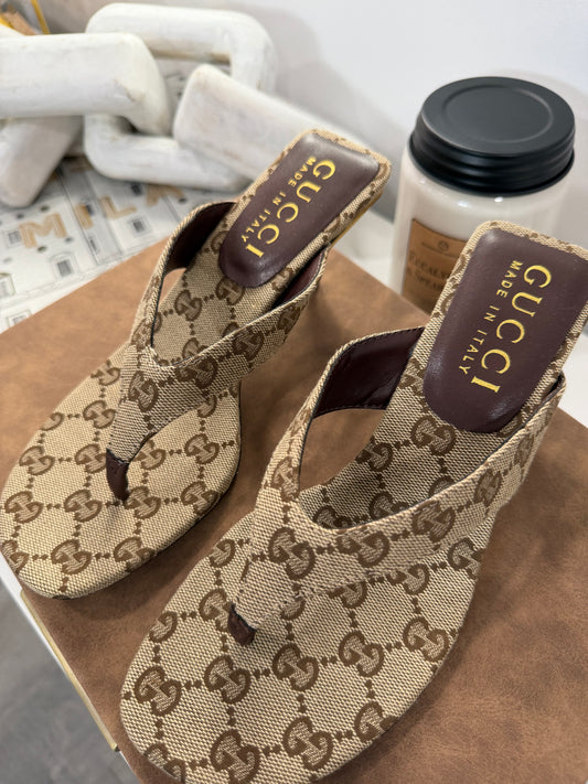 Gucci Vittoria Thong Sandals