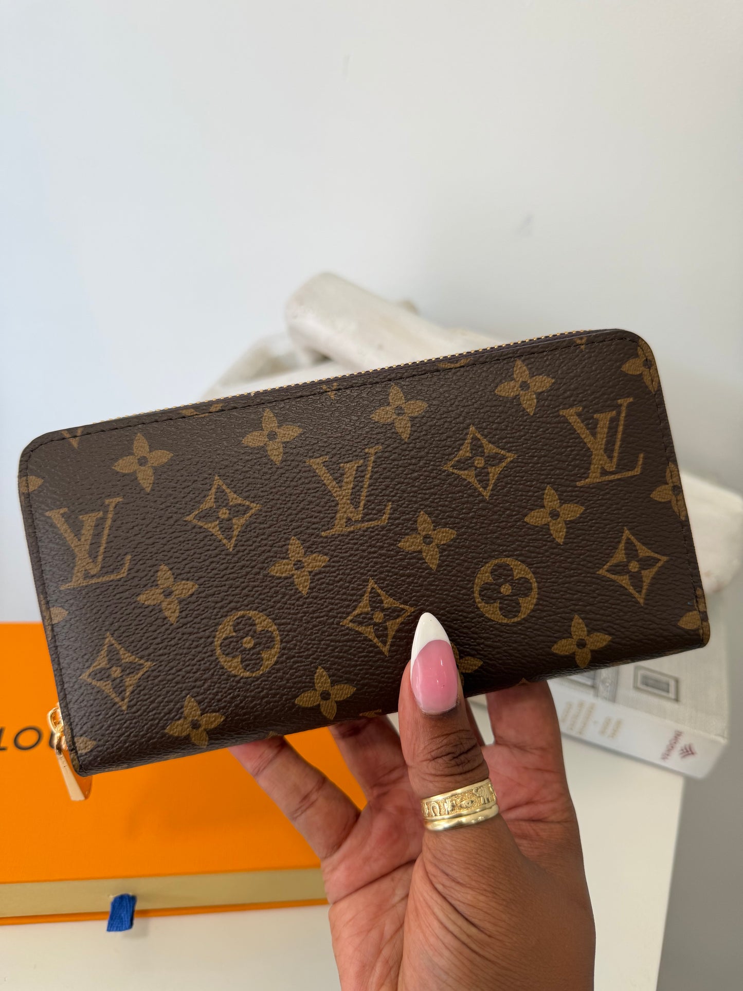 LOUIS VUITTON Monogram Zippy Wallet