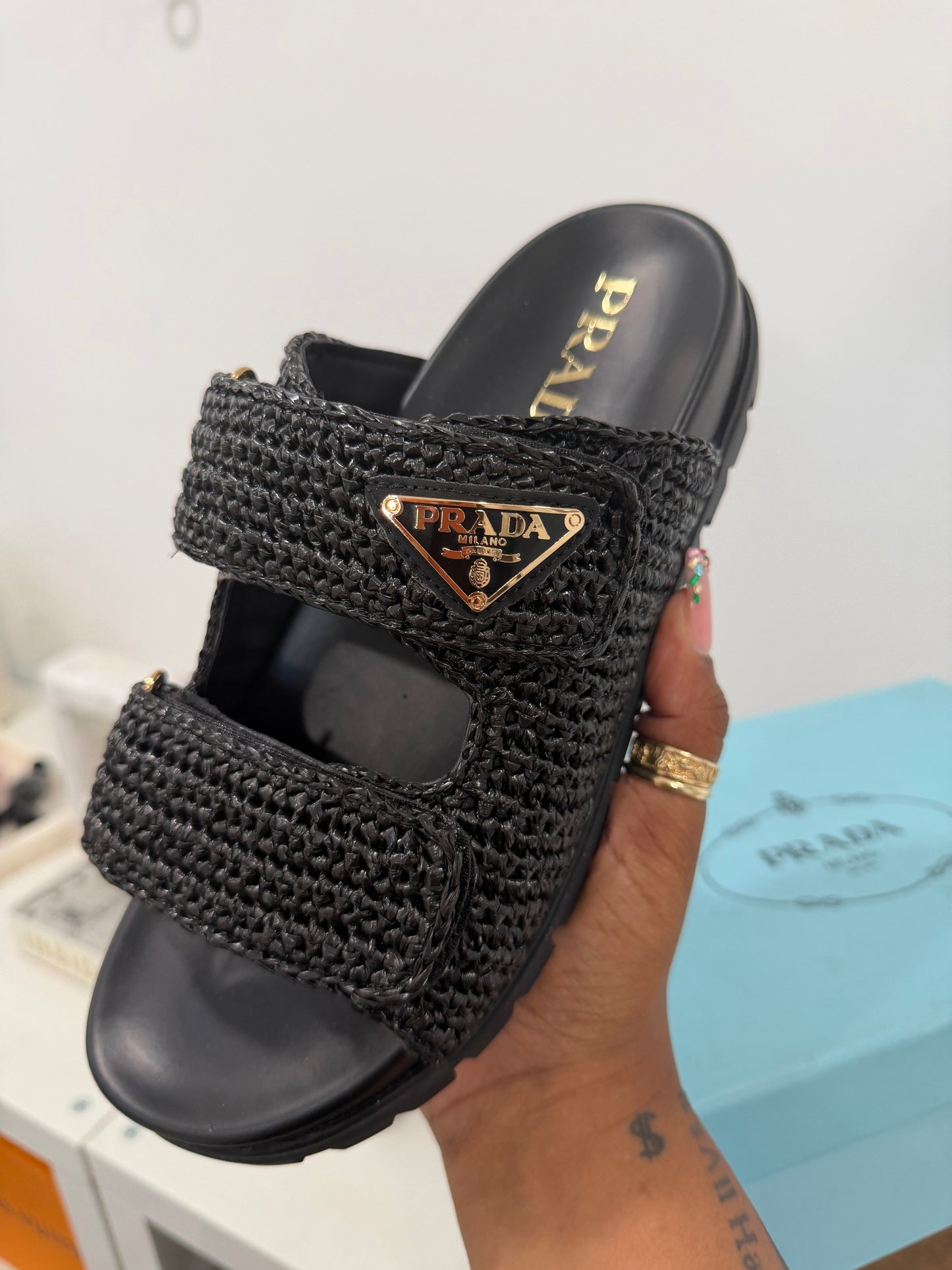 P001 (Black)