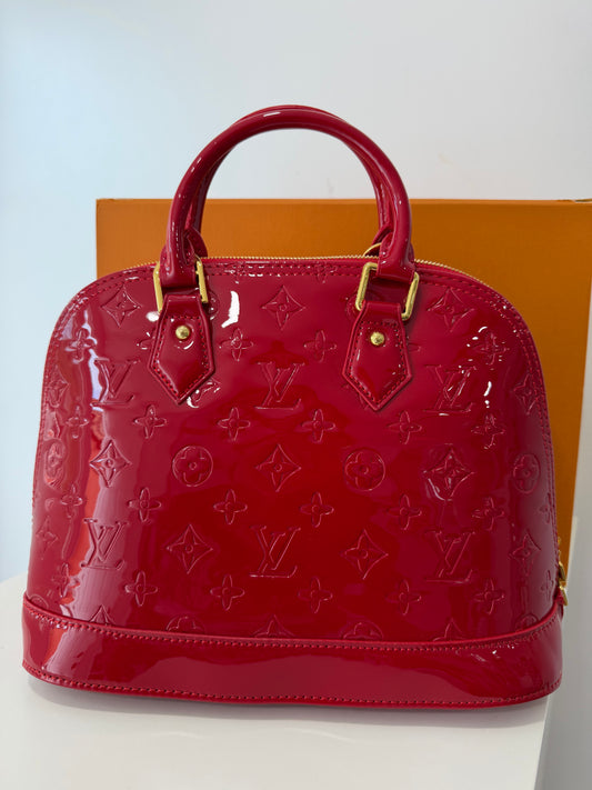 LOUIS VUITTON Vernis Alma PM Noir Magnetique (Red)