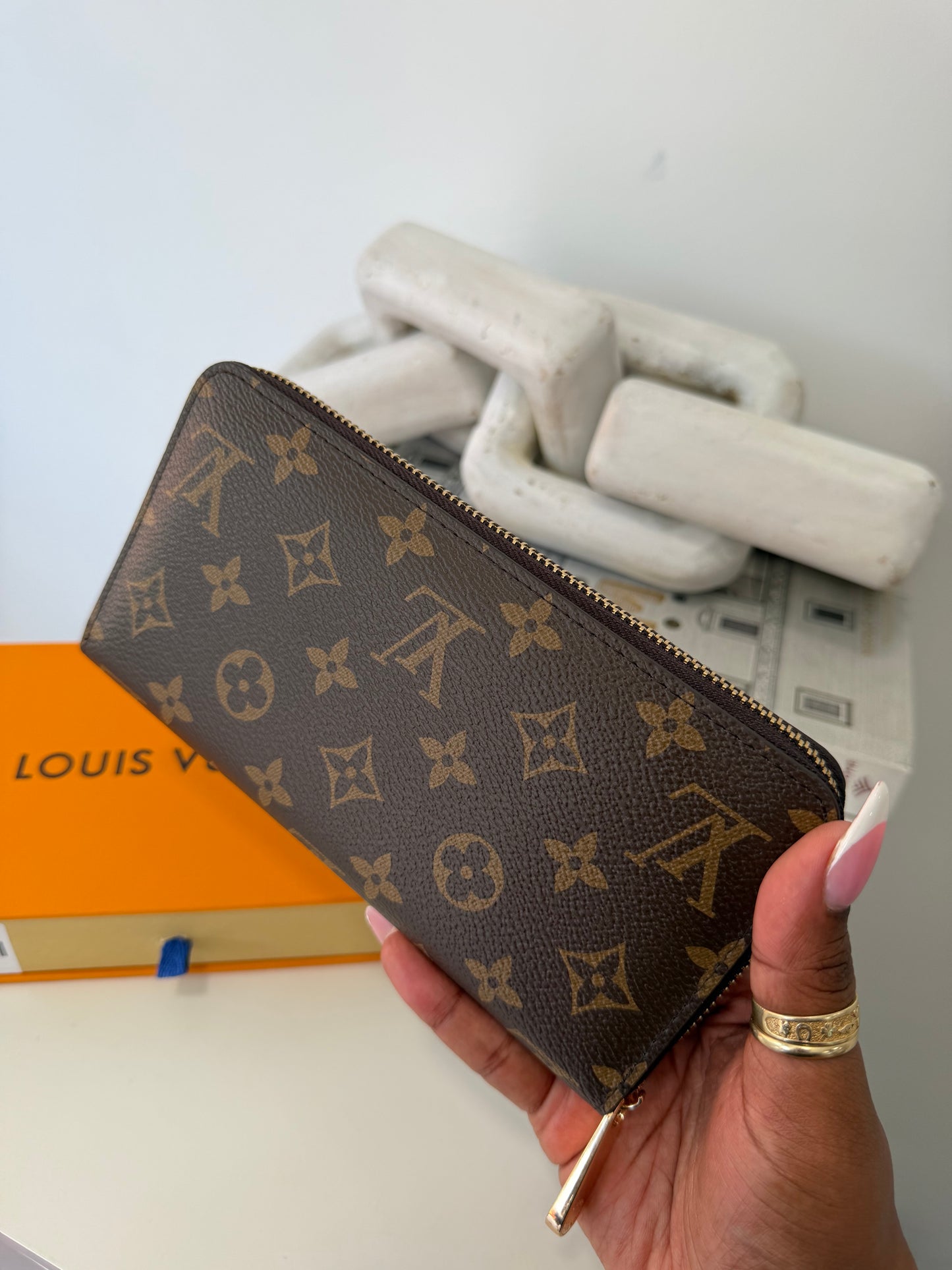 LOUIS VUITTON Monogram Zippy Wallet