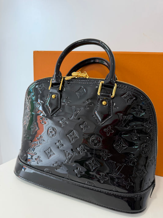 LOUIS VUITTON Vernis Alma PM Noir Magnetique (Black)