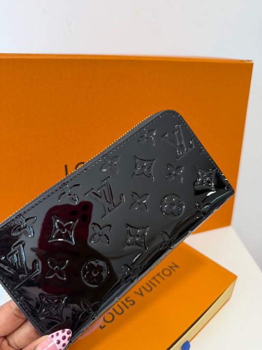 LOUIS VUITTON Zippy Wallet Vernis Noir (Black)