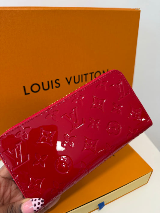 LOUIS VUITTON Zippy Wallet Vernis Noir (Red)