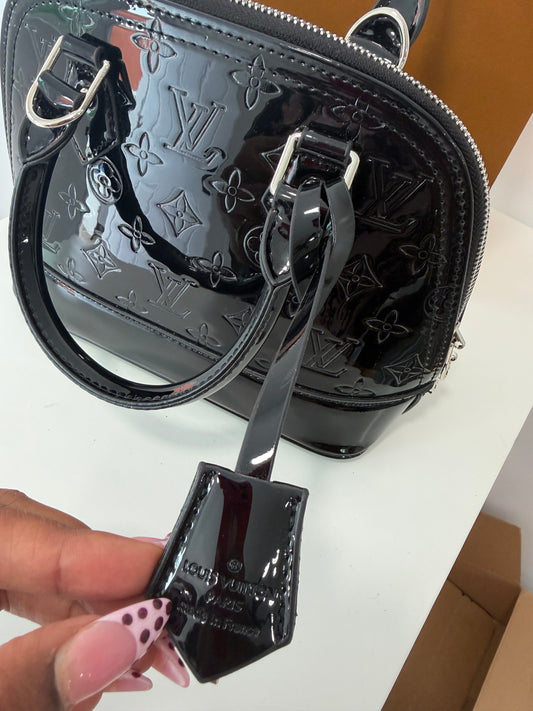LOUIS VUITTON Louis Alma BB Vernis (Black)