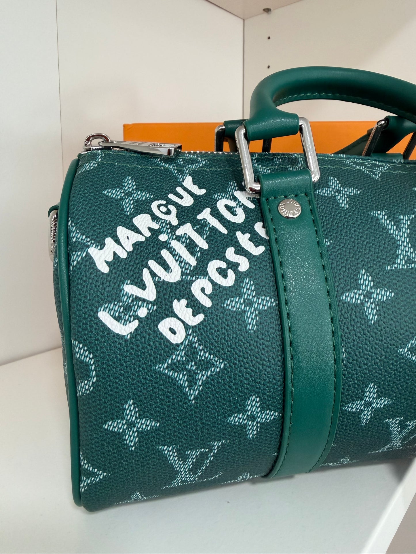 LOUIS VUITTON Keepall Bandouliere 25 (Green)
