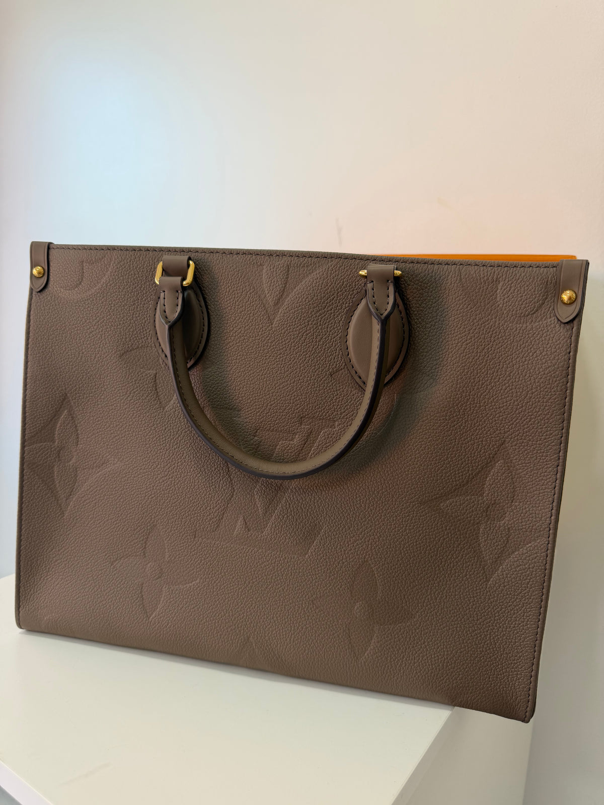LOUIS VUITTON On The Go GM (Turtle Dove)