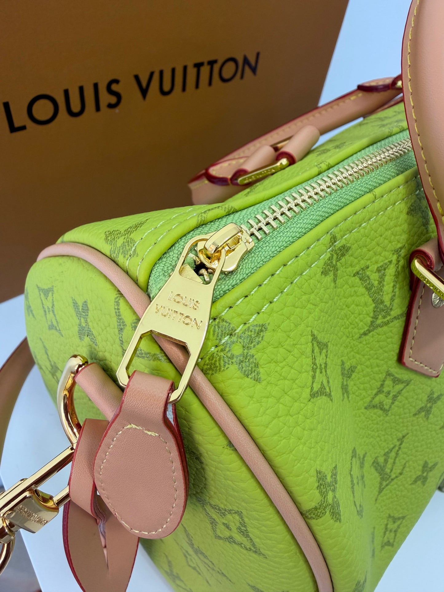 LOUIS VUITTON Lime Speedy 30