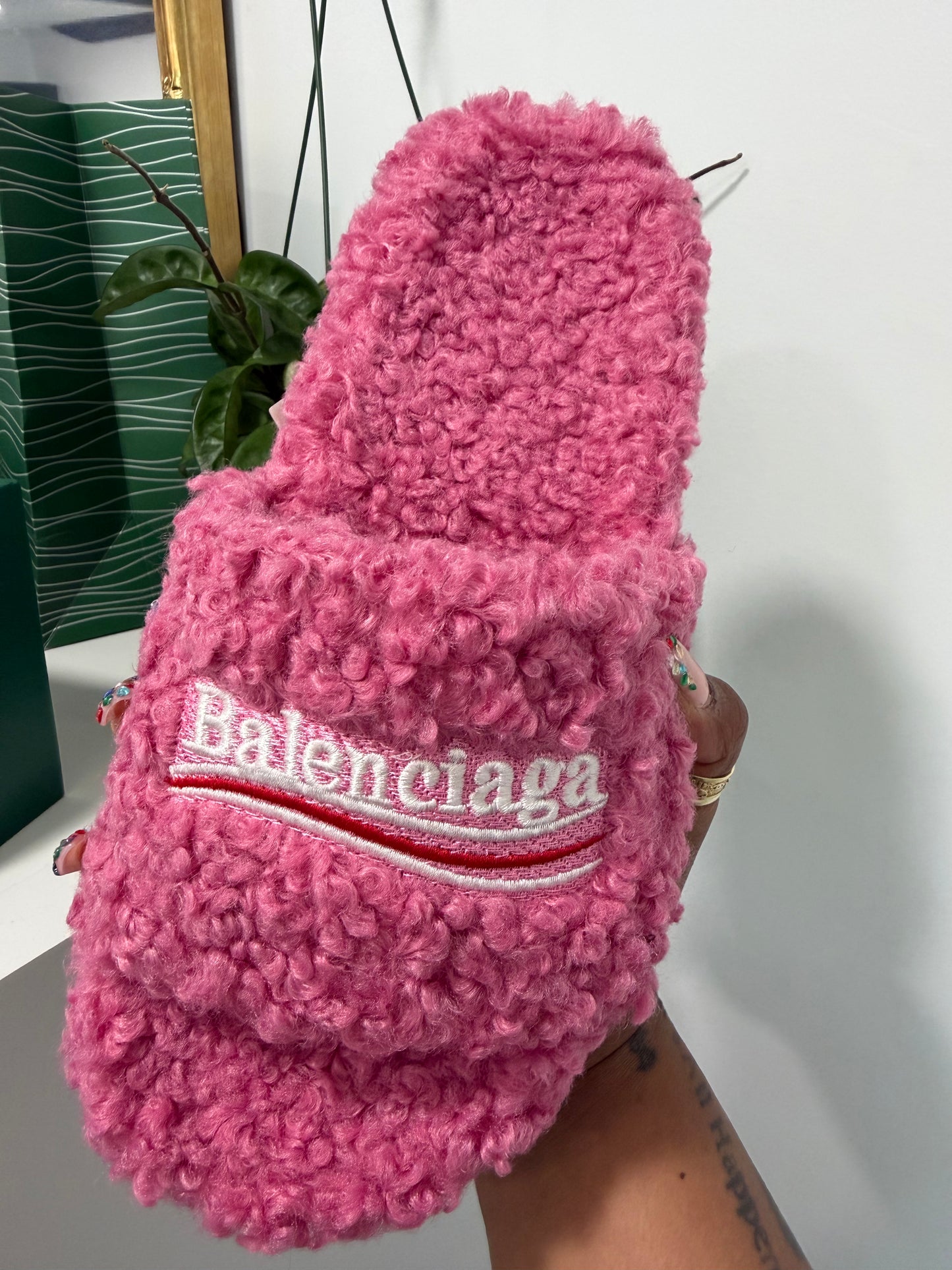 B001 (Pink)