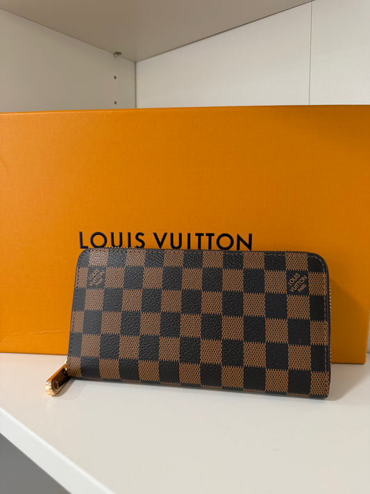 LOUIS VUITTON Zippy Wallet